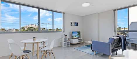 Design Apartment, 2 Bedrooms (NPA008) | Living area