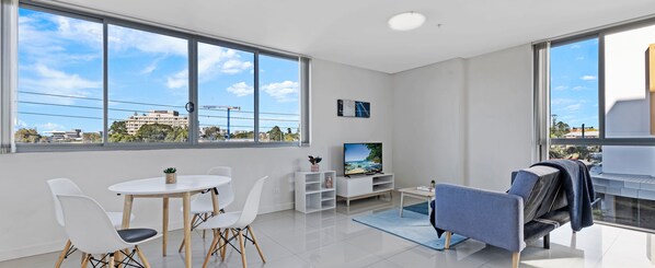 Design Apartment, 2 Bedrooms (NPA008) | Living area