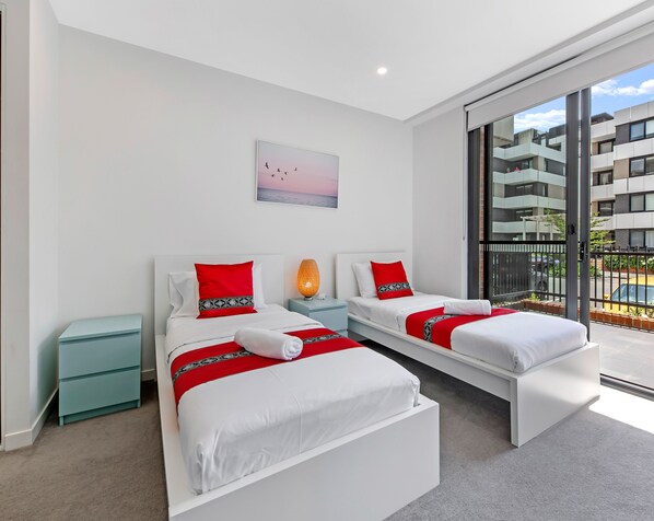 Classic Apartment, 2 Bedrooms (NPE081) | 2 bedrooms, individually decorated, individually furnished, free WiFi