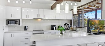 Kozyguru | Waterfront Holiday House With Kayak