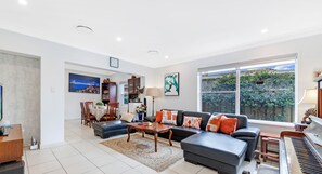 House, 2 Bedrooms (NRO147) | Living area