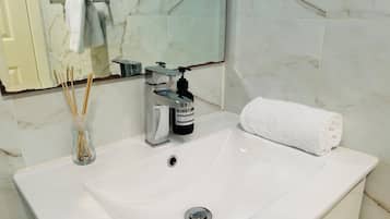 Comfort House, 1 Bedroom (NSH078) | Bathroom