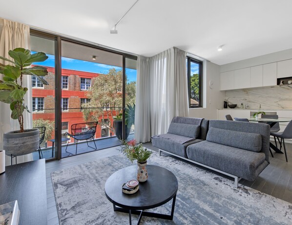 Classic Apartment, 1 Bedroom (NSH533) | Living area