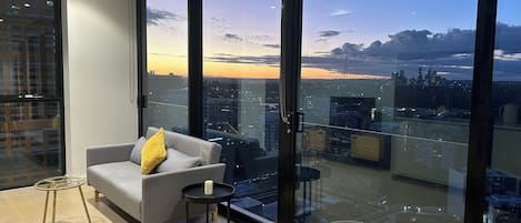 City Apartment, 1 Bedroom (NSL010) | Living area