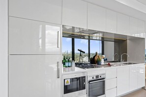 City Apartment, 1 Bedroom (NSL010) | Private kitchen