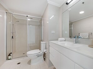 Apartment, 3 Bedrooms, City View (NSY591-2101) | Bathroom - Kozyguru | Sydneycbd | Amazing City View 3B Apt (Sydney)