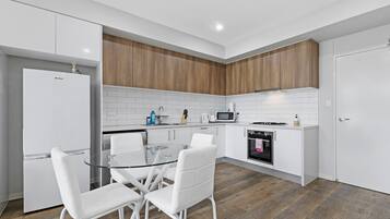 Apartment, 2 Bedrooms (NWE031-A) | Private kitchen