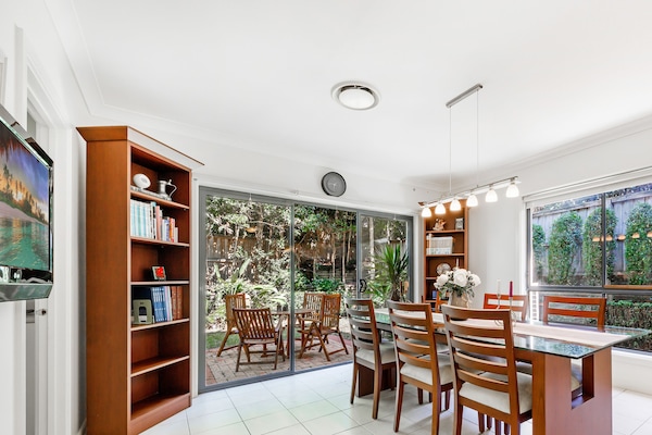 House, 4 Bedrooms (NWE039) | Private kitchen | Fridge, microwave, oven, stovetop