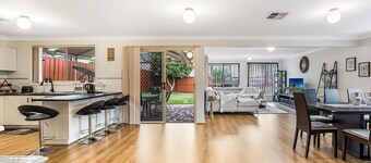 Kozyguru | West Hoxton | Spacious 7-Person Home With Backyard