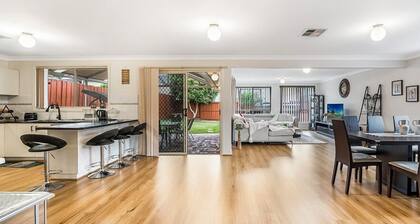 Kozyguru | West Hoxton | Spacious 7-Person Home With Backyard
