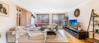 Kozyguru | West Hoxton | Spacious 7-Person Home With Backyard