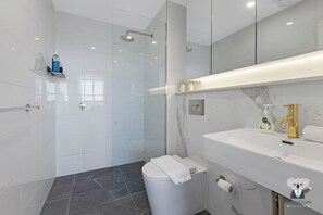 Comfort-Apartment, 2 Schlafzimmer (NWP017-15080) | Badezimmer