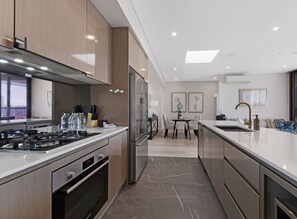 Comfort Apartment, 2 Bedrooms (NWP017-15080) | Private kitchen | Fridge, microwave, oven, stovetop - Kozyguru | Wentworth Point | 2B Apt+Free Parking (Wentworth Point)