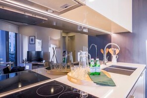 Apartment, 1 Bedroom (QBN550-607) | Private kitchen - Kozyguru | Brisbane Cbd | 1 Bed Apt | Spire (Brisbane)