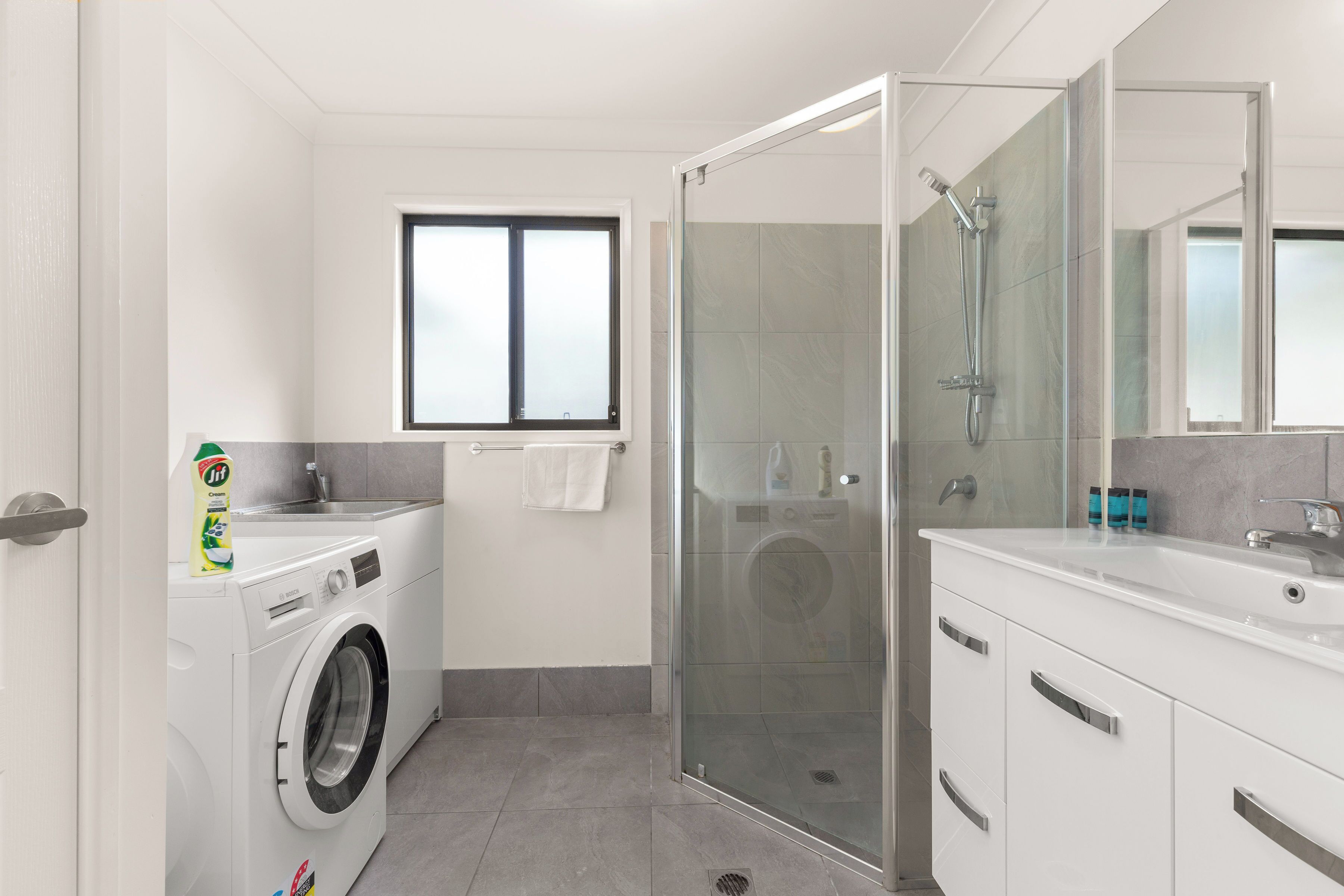 House, 3 Bedrooms (QMG030) | Bathroom | Shower