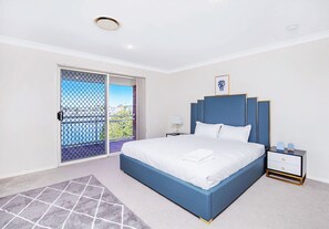 House, 5 Bedrooms (QMW019) | 5 bedrooms, individually decorated, individually furnished, free WiFi