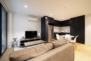 Comfort House, 2 Bedrooms (VCO012) | Living area - Kozyguru | Collingwood | 2B Townhouse (Collingwood)