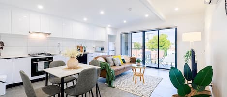 Apartment, 2 Bedrooms (VCR048-4) | Living area