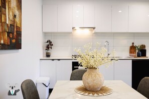 Apartment, 2 Bedrooms (VCR048-4) | In-room dining