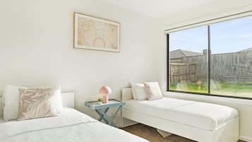 House, 5 Bedrooms (VGR021) | 5 bedrooms, individually decorated, individually furnished, desk