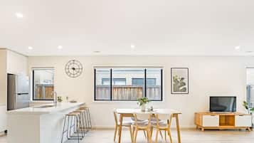 House, 5 Bedrooms (VGR021) | In-room dining