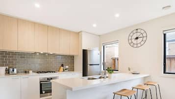 Rumah, 5 kamar tidur (VGR021) | Dapur pribadi | Lemari es, microwave, oven, dan kompor