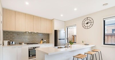 Kozyguru | Greenvale | Charming 7 Bed House