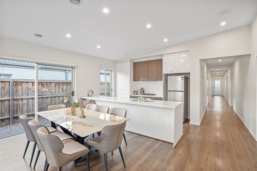 Kozyguru | Greenvale | 5 Bedroom Holiday Home