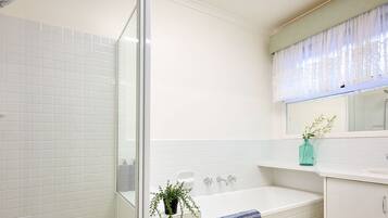 House, 3 Bedrooms (VGW021) | Bathroom