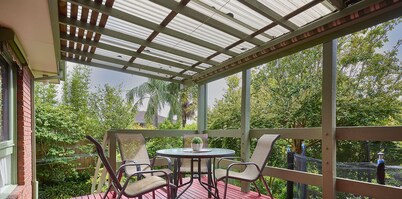 Kozyguru | Glen Waverley | Family Home & Backyard