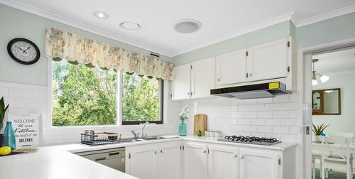 Kozyguru | Glen Waverley | Family Home & Backyard