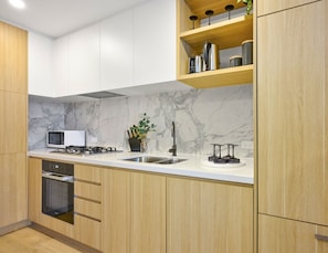 Apartment, 1 Bedroom (VMP010-706) | Dapur peribadi | Peti sejuk, ketuhar gelombang mikro, ketuhar, dapur