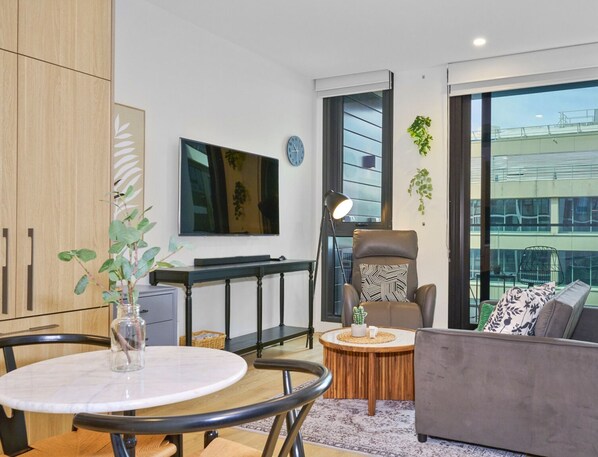 Apartment, 1 Bedroom (VMP010-706) | Living area