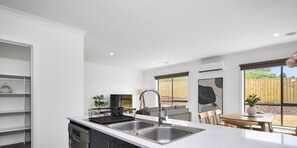 House, 4 Bedrooms (VPA039) | Private kitchen