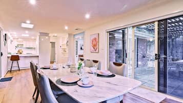 House, 2 Bedrooms (VPL244) | In-room dining