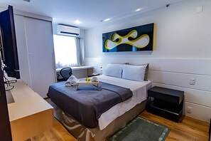 Basic Apartment | Desk, laptop workspace, free WiFi - OZPED Flats Particulares Confort Suítes (Brasilia)