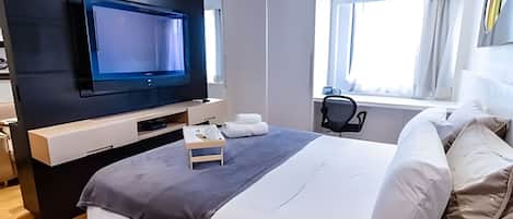 Desk, laptop workspace, free WiFi