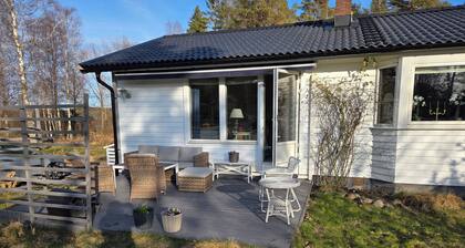 Great cabin - right by the sea in a scenic area.