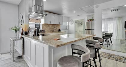 Charming 2-bedroom apartment in lovely DeBary with AC, WiFi