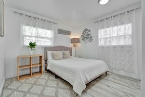 2 bedrooms, desk, iron/ironing board, WiFi