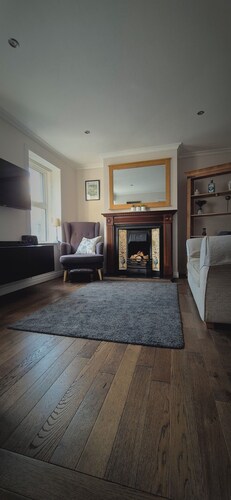 Comfortable Cottage Stay Outside Belfast | Private Parking & Sleeps 4 guests