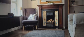 Comfortable Cottage Stay Outside Belfast | Private Parking & Sleeps 4 guests