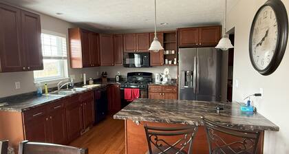 Like New 2-bed + Home office + 2 Car Garage short drive north of Pittsburgh