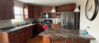 Like New 2-bed + Home office + 2 Car Garage short drive north of Pittsburgh