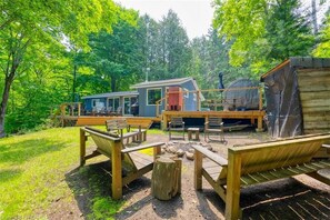 Outdoor dining - Kennebec Escapes - Lake View (Central Frontenac)