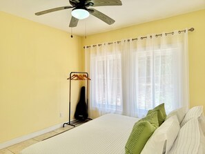 3 habitaciones, tabla de planchar con plancha, wifi y ropa de cama
