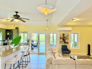 Télévision, chaîne hi-fi