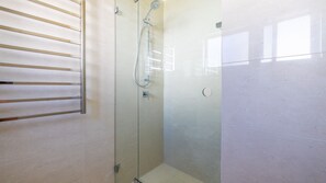 Shower - The Pelicans 6, 53 Soldiers Point Rd - stunning waterfront unit (Soldiers Point)