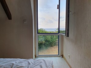 3 bedrooms, iron/ironing board, free WiFi