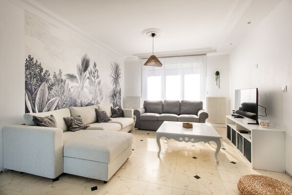 Télévision, chaîne hi-fi